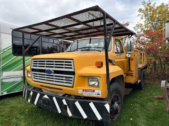 104 1989 Ford F700 Truck