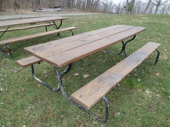 Picnic table - 8ft - wood on tubular metal frame