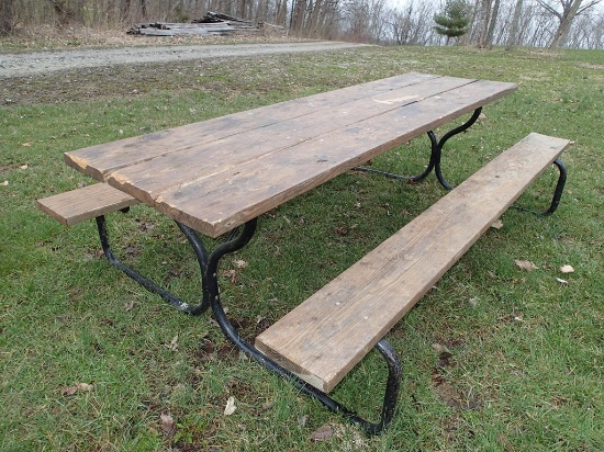 Picnic table - 8ft - wood on tubular metal frame