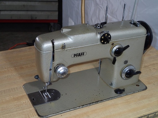 Pfaff 269-002 sewing machine - s/n 941-211