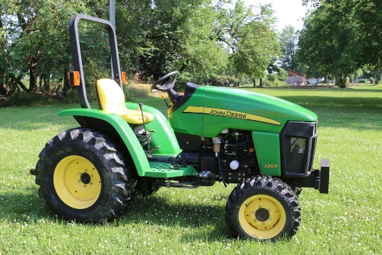 2007 John Deere 3203 tractor - PIN LV3203H395381