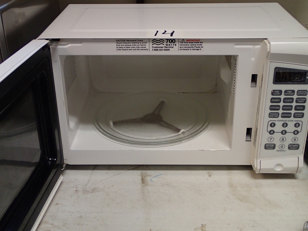 Hamilton Beach 1000 watts microwave oven - appears new in box - Northern  Kentucky Auction, LLC