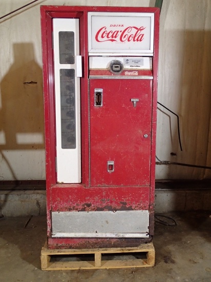 Coca-Cola vending machine - lights but does not cool - no key - rust