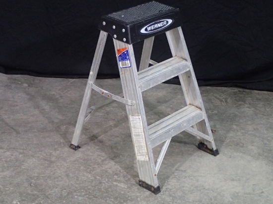 Werner 26in aluminum step ladder