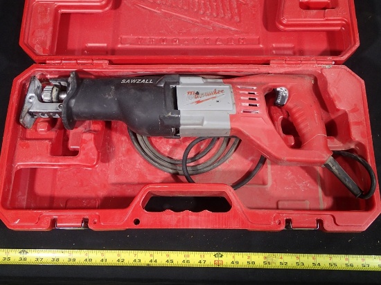 Milwaukee Sawzall reciprocating saw w/case