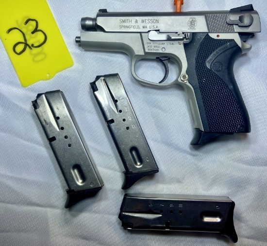 SMITH & WESSON