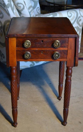 Antique American Sheraton Mahogany Pembroke Table