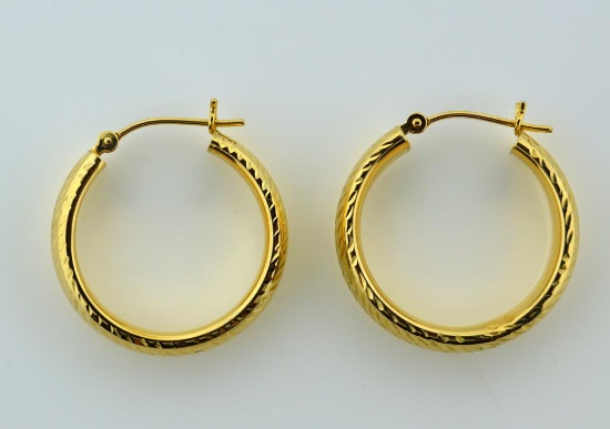 14K Yellow Gold ¾ Inch Band Earrings, 1.1 DWT