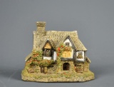 Collectible David Winter Cottage 1985 Hogs Head Beer House