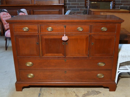 Fine Vintage Craftique Federal Style Mahogany Buffet Cabinet