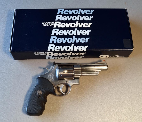 Smith & Wesson Model 629 44 Magnum 6 Shot Revolver w/ Box & Papers; Excellent