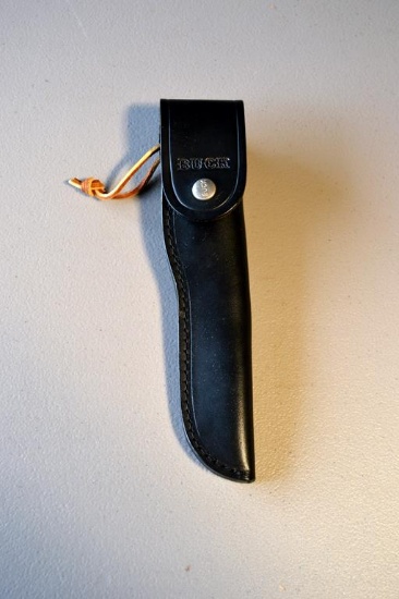 Buck (105) 9” Hunting Knife w/ 5” Blade, Black Leather Holster, Carborundum 108 Combination Stone