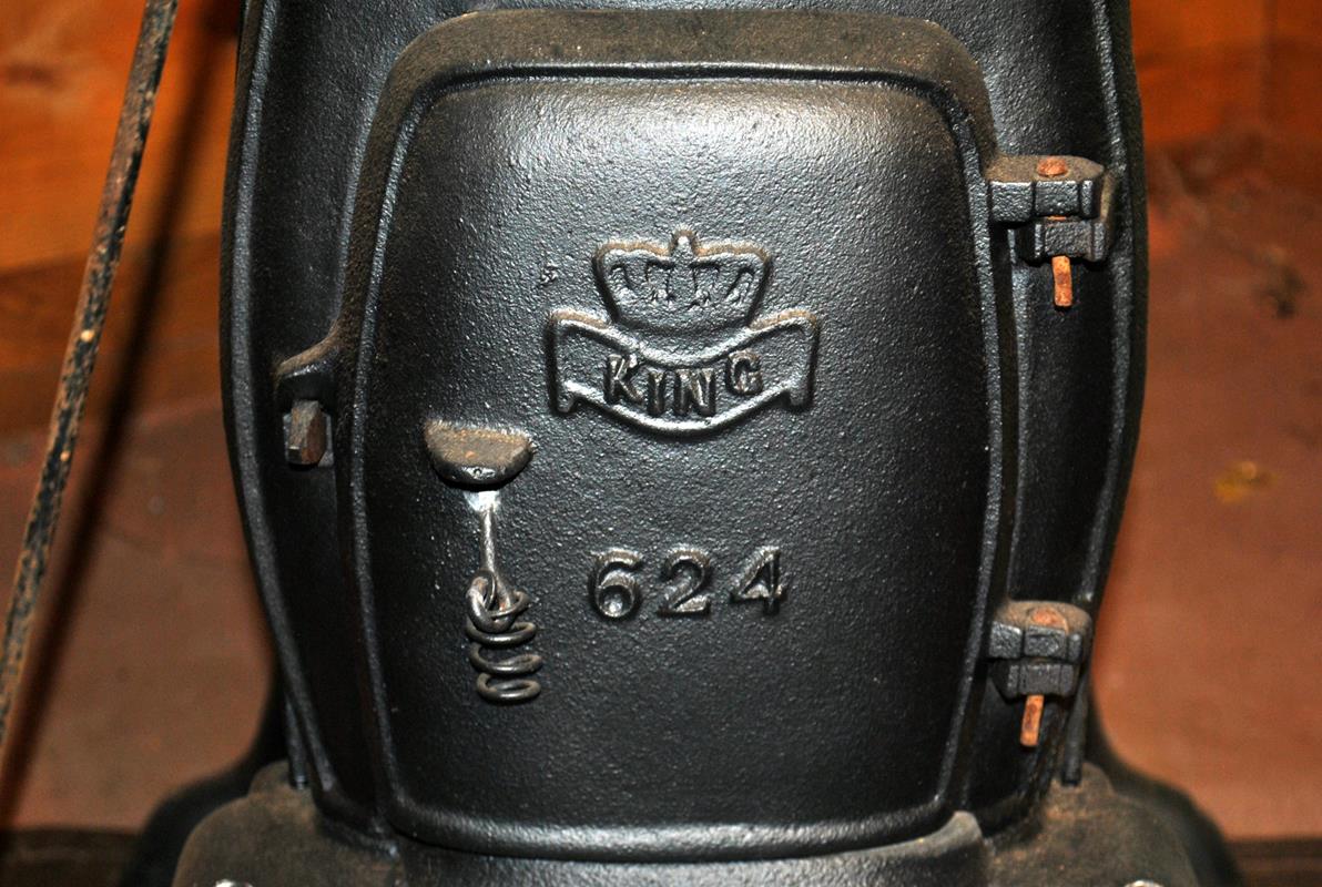 Old King Model 624 Cast Iron Wood Stove u0026 Some | Proxibid