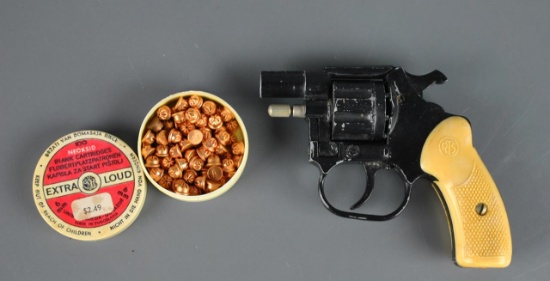 Vintage Italian RTS Starter's Pistol w/ Vtg Tin of Blank Cartridges