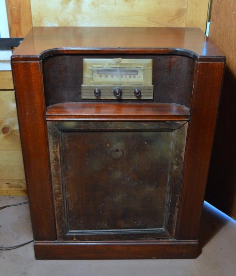 Antique Bendix Model 75 M8U Phono FM AM Floor Tube Radio, Mahogany Case