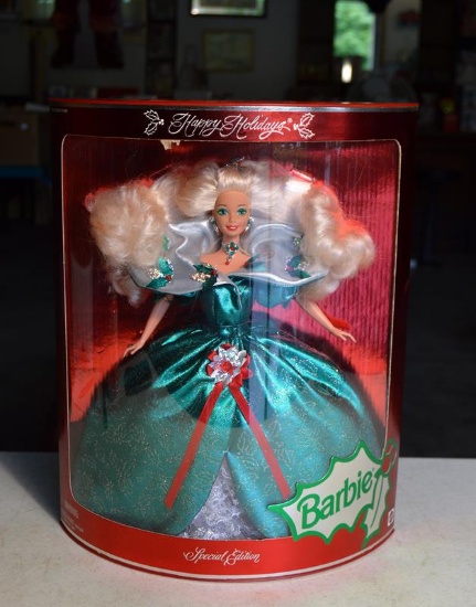 Mattel 1995 Happy Holidays Barbie, NIB