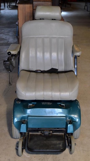 Leisure-Lift Pace Saver Motorized Chair w/ Charger, #RK 14483 BT