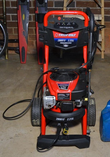 Like New Troy-Bilt Professional Pressure Washer 2800 PSI, 2.3 GPM & Plastic Gas Can