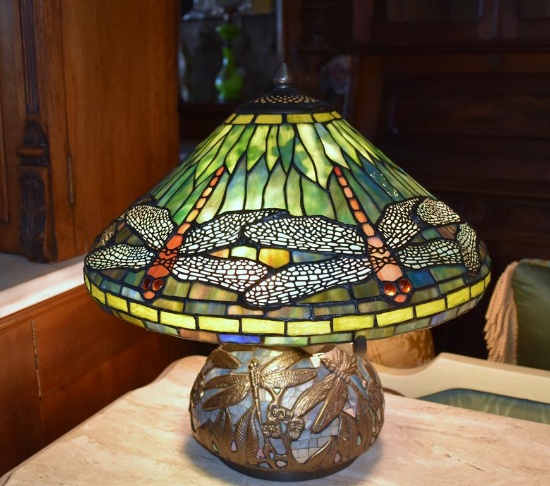 Beautiful Tiffany Style Stained Glass Dragonfly Lamp, Matches Lot 20