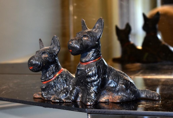 Vintage Cast Iron Terrier Dogs Doorstop