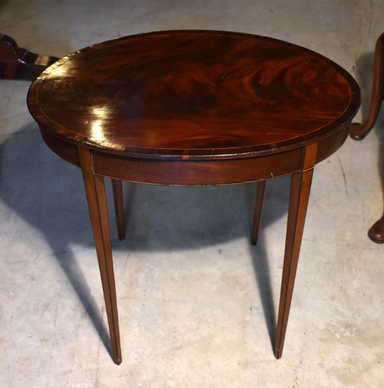 Small Oval Flame Mahogany Hepplewhite Style Table w/ Satinwood and Ebony Stringing