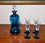 Unique Vintage Blue Art Glass Decanter Bottle w/ 4 Cordial Glasses (MATCHES LOT 107)