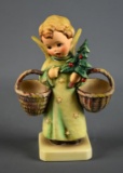 Goebel M.J. Hummel (1957) “Weihnachtsengel Christmas Angel” Figurine