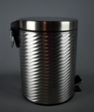 Small Metal with Plastic Liner Trash Can