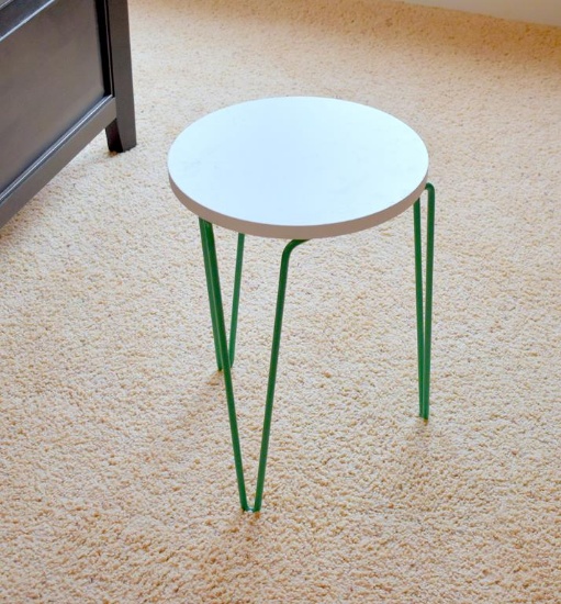 Small Round Top Stand with Green Metal Legs