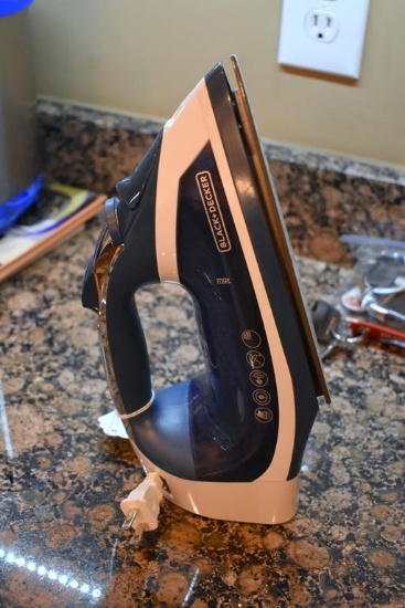 Black & Decker Clothes Iron, Retractable Cord