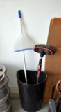 Lot: Trash Can, Broom & Dustpan, Scrub Brush