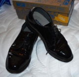 Pair of Men's Bates Dress Shoes, Size 11D