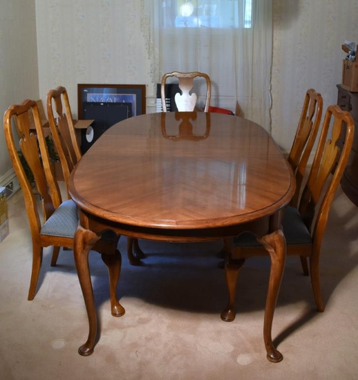 Beautiful Thomasville Oak Queen Anne Style Dining Table w/ Two Leaves (Lots 4 & 5 Match)