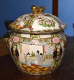 Exquisite Famille Rose Covered Urn