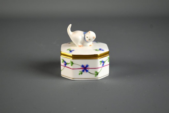 Herend Hungary Hand Painted Porcelain“Blue Garland” Small 2.25” H Trinket Box w/ Kitten Finial