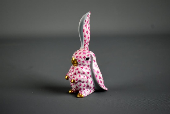 Herend Hungary Hand Painted Porcelain Raspberry Fishnet 4” H Bunny