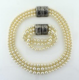 Lovely Faux Pearl Necklace and Bracelet Set with Magnetic Clasps