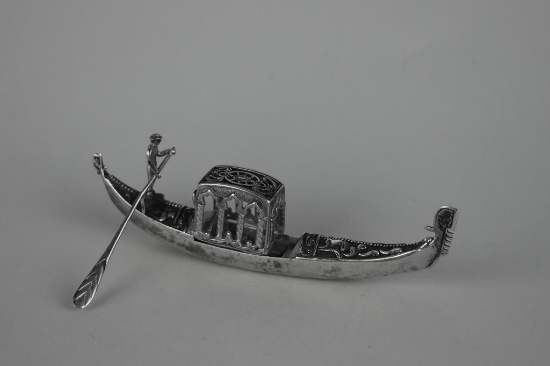 Vintage Continental (800) Silver 4.25” Venetian Gondola Boat with Gondolier