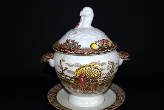 American Tradition “King Tom” Ironstone Covered Gravy Boat w/ Underplate