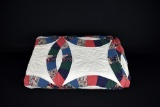 Double Wedding Ring Pattern Quilt w/ Scalloped Edge