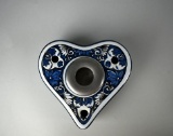 Delft “Williamsburg Restoration” 5” Heart Shaped Inkwell, Pewter Well
