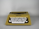 Olivetti Lettera 25 Portable Typewriter with Original Carrying Bag