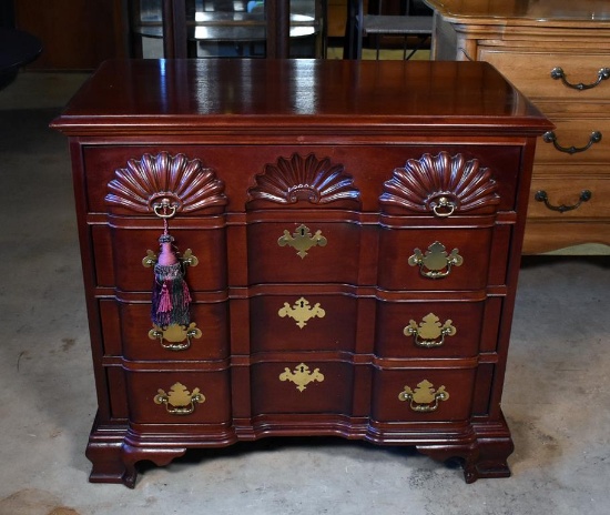 Vintage Lineage Mahogany Block Front Chippendale Style Nightstand / Small Chest