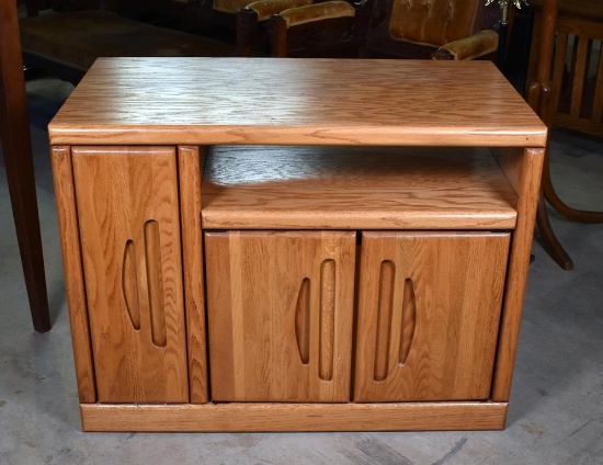 Oak TV Entertainment Stand & Cabinet