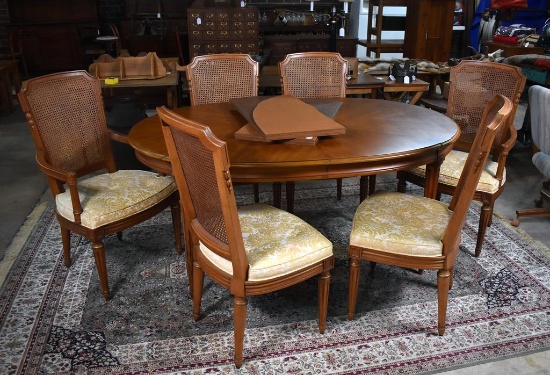 Vintage Henredon Oval Cherry Dining Table with Two Leaves and Protective Table Pads