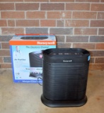 Honeywell Large Room HEPA Air Purifier Model HPA202BHD with Box
