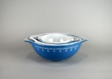 Pyrex Cinderella Blue Snowflake Garland Nesting Mixing Bowls