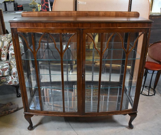 Antique Mahogany Curio Cabinet with Mirrored Back and Bottom Shelf