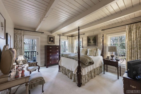 Amity House Bed Linens for Queen Size Bed