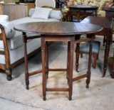 Vintage Sheraton Style Oval Walnut Drop Leaf Gateleg Table